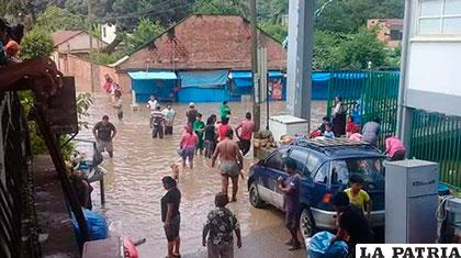 El río Mapiri se desborda e inunda Guanay /Adalid Corini