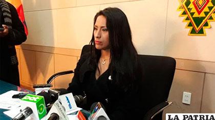 Ministra Wilma Alanoca espera el informe hasta la próxima semana /ERBOL