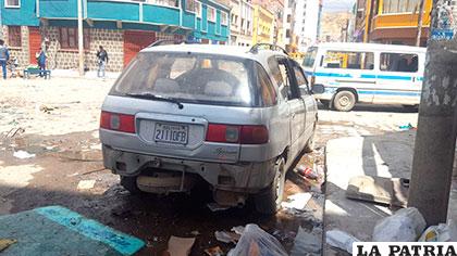 Uno de los vehículos afectados por la explosión del 13 de febrero