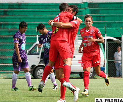 Festejo de los jugadores de Guabirá por la goleada a Real Potosí /APG