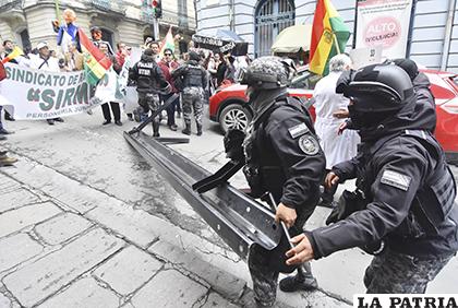 Se registraron incidencias violentas entre manifestantes liderados por médicos y la Policía /APG