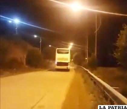 La flota que abandonó a una pareja de esposos y a su bebé /Captura de video
