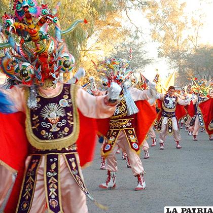 Las danzas del Carnaval de Oruro son constantemente plagiadas 
/PLAGIODELASDANZASBOLIVIANA.BLOGSPOT.COM