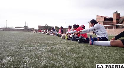 Las jugadoras están mentalizadas en conseguir un buen resultado /CORTESÍA EDUARDO YUCRA
