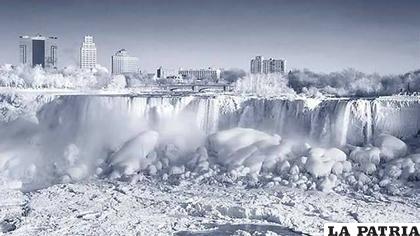 Las cataratas del Niágara congeladas por el frío extremo que llega del Polo Norte /FACEBOOK