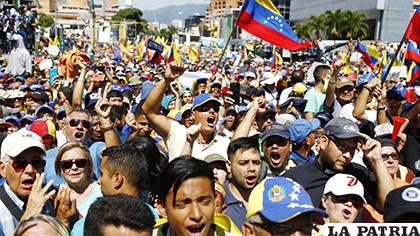Miles de personas asistieron a la gran manifestación convocada por Guaidó /LA VANGUARDIA