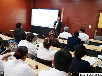 Médicos y especialistas en el último taller de capacitación de galenos coreanos /LA PATRIA