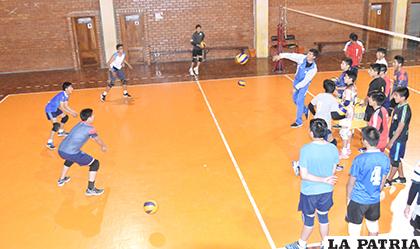 El entrenamiento de la selección de voleibol fue constante /archivo LA PATRIA
