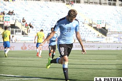 Nicolás Schiappacasse fue autor del segundo gol de Uruguay /el-arabobeno.com