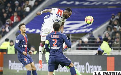 La derrota del PSG ante el Lyon genera preocupación en sus dirigentes /twimg.co
