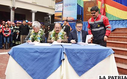 Firma de acuerdos entre la empresa china y Yacimientos de Litio Bolivianos Corporación (YLB) /LA PATRIA KARINA PILLCO