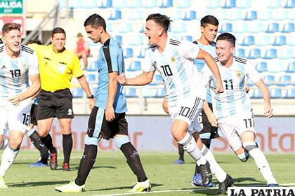 Argentina dio cuenta de Uruguay y es líder en la tabla/el-carabobeno.com
