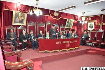 Solemne sesión de honor instauró el Tribunal de Justicia para rendir homenaje a Oruro / TDJ