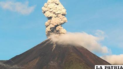 El volcán Reventador, entró en actividad eruptiva la madrugada de este sábado
/ elnorte.ec