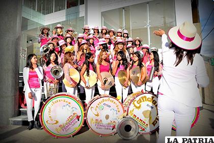 La primera banda femenina del Carnaval de Oruro /Candelaria Oruro Femenino