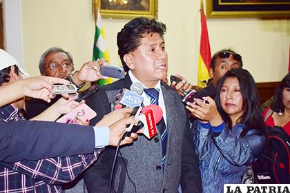 El alcalde Aguilar en una conferencia de prensa hace días /LA PATRIA ARCHIVO