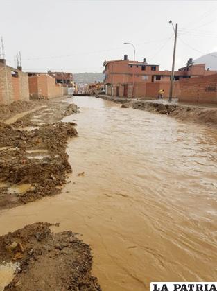 Las inundaciones en las zonas bajas de la ciudad alertan a sus habitantes / LA PATRIA