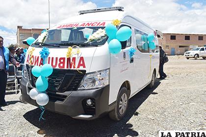 La ambulancia es parte del equipamiento entregado, el mismo es valorado en 363.277 bolivianos / LA PATRIA KARINA PILLCO