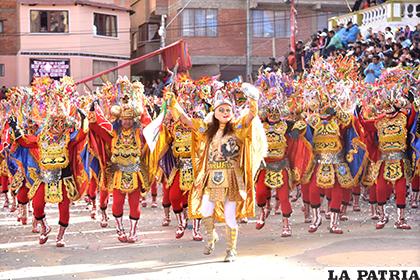 Tropas de diablos guiadas por el Ángel en el Carnaval de Oruro/LA PATRIA/Archivo