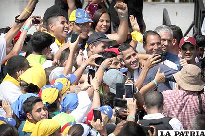 Guaidó adelantó que podría autorizar una intervención militar extranjera para viabilizar la entrega de las donaciones/ LA PRENSA LATINA