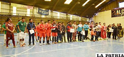 Los equipos que forman parte de la Liga Municipal de Futsal/ Karina Pillco - LA PATRIA