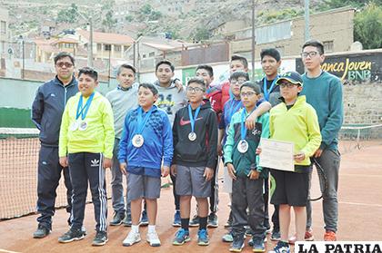 Grandes campeones del tenis orureño /Ovidio Cayoja - LA PATRIA