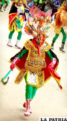 DIABLADA
(Diablo)
Pro-carnaval: 2.500 Bs.
Careta: 1.500 Bs.
Pechera y pollerín: 500 Bs. (flete)
Botas: 400 Bs.
Guantes: 120 Bs.
Otros accesorios: 300 Bs. 
Ropa de ensayo: 200 Bs.
TOTAL: 5.520 Bs.