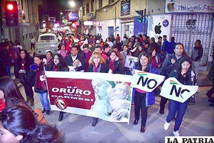 Algo más de mil ciudadanos marcharon contra la repostulación de Evo Morales 
/LA PATRIA REYNALDO BELLOTA