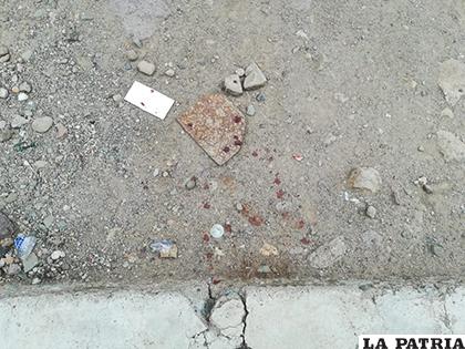 Las huellas de sangre en el piso, hubo un herido /LA PATRIA