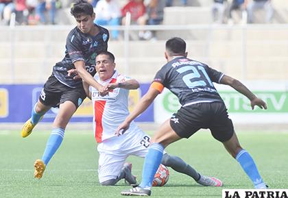 Una acción del partido jugado en El Alto con victoria de los locales (2-0)/APG