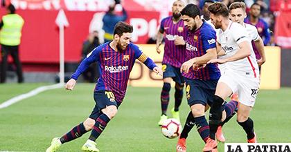 Messi aportó con buen juego y tres goles para el triunfo del Barcelona ante el Sevilla / PROCESO