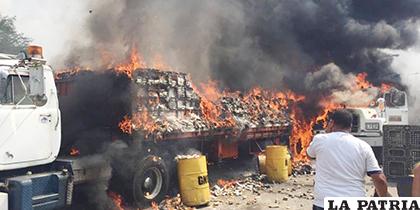 Camiones con ayuda humanitaria para Venezuela fueron incendiados en la frontera /METROLATAM.COM