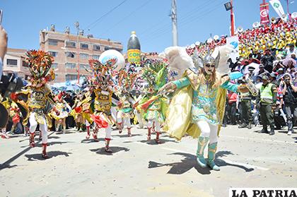 No podía faltar la diablada en el festival 