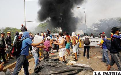 Disturbios en las fronteras de Venezuela con Colombia y Brasil, por ingreso de ayuda humanitaria /elsoldemexico.com.mx