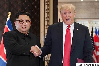 El mandatario de Corea del Norte Kim Jong-Un junto a su homólogo de Estados Unidos, Donald Trump /prensa.com