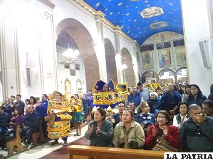 Morenos en el misal que es una tradición desde hace 13 años/ LA PATRIA 