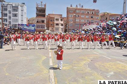 Las bandas también son parte del majestuoso Carnaval de Oruro 