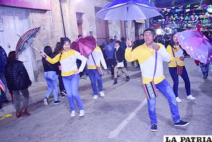 Alegría y agilidad marcaron el paso de los kallawayas