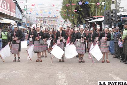 Elegancia y gracia en Pujllay Oruro
