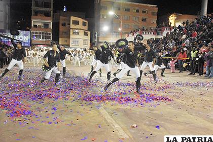 El imponente paso de los Caporales San Simón