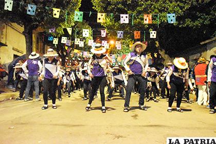 Con fuerza antes de concluir su participación los Tinkus Huajchas