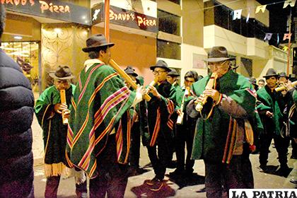 La música autóctona acompañando a la tarqueada Jatun Jallpa