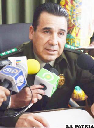 El director de la Felcc, coronel Manuel Vergara informó del fallecido en Caracollo