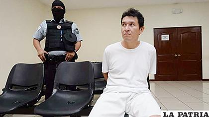 Mario Huezo en el Juzgado Especializado de Violencia contra la Mujer /EL SALVADOR
