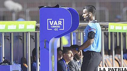 Supercopa entre Delfín y Liga de Quito estrenará el VAR en Ecuador /AS