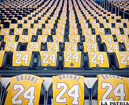 Butacas cubiertas con la casaquilla de Kobe Bryant, como homenaje póstumo /proceso.hn