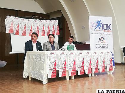 Durante la presentación de la Carrera Pedestre 10K 
/Alex Zambrana /LA PATRIA