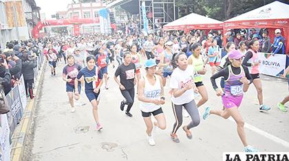 Buena cantidad de atletas fueron parte de la Carrera Pedestre 10K /Reynaldo Bellota /LA PATRIA