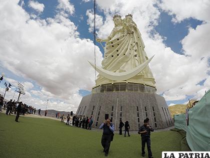El monumento a la Virgen del Socavón, lugar donde se graban muchos temas musicales /LA PATRIA