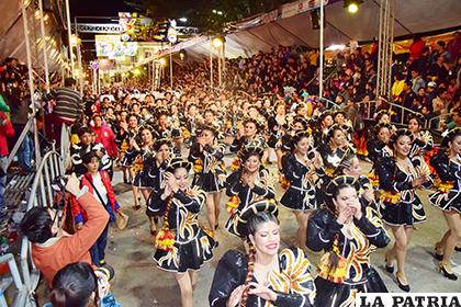 En el Carnaval de Oruro, la canción se suele escuchar más veces en los conjuntos que bailan caporales y es cantada por todos quienes están en las graderías
